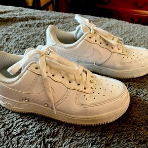 Nike Air white girl sneakers with ornaments on the sides( pearls)